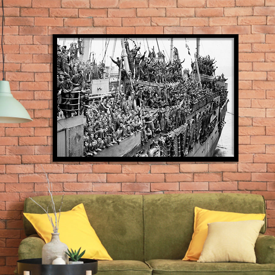 American Soldiers Returning Home Black And White Print, Wwii Framed Art Prints, Wall Art,Home Decor,Framed Picture