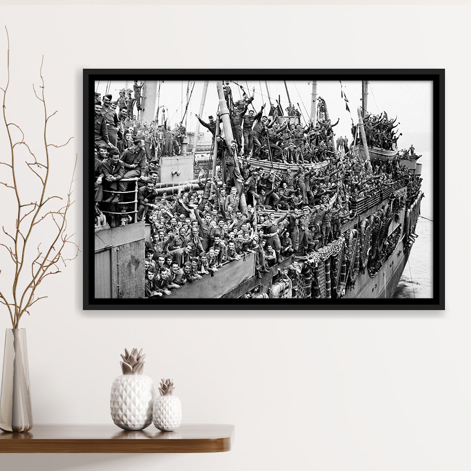American Soldiers Returning Home Black And White Print, Wwii Framed Canvas Prints Wall Art Home Decor,Floating Frame