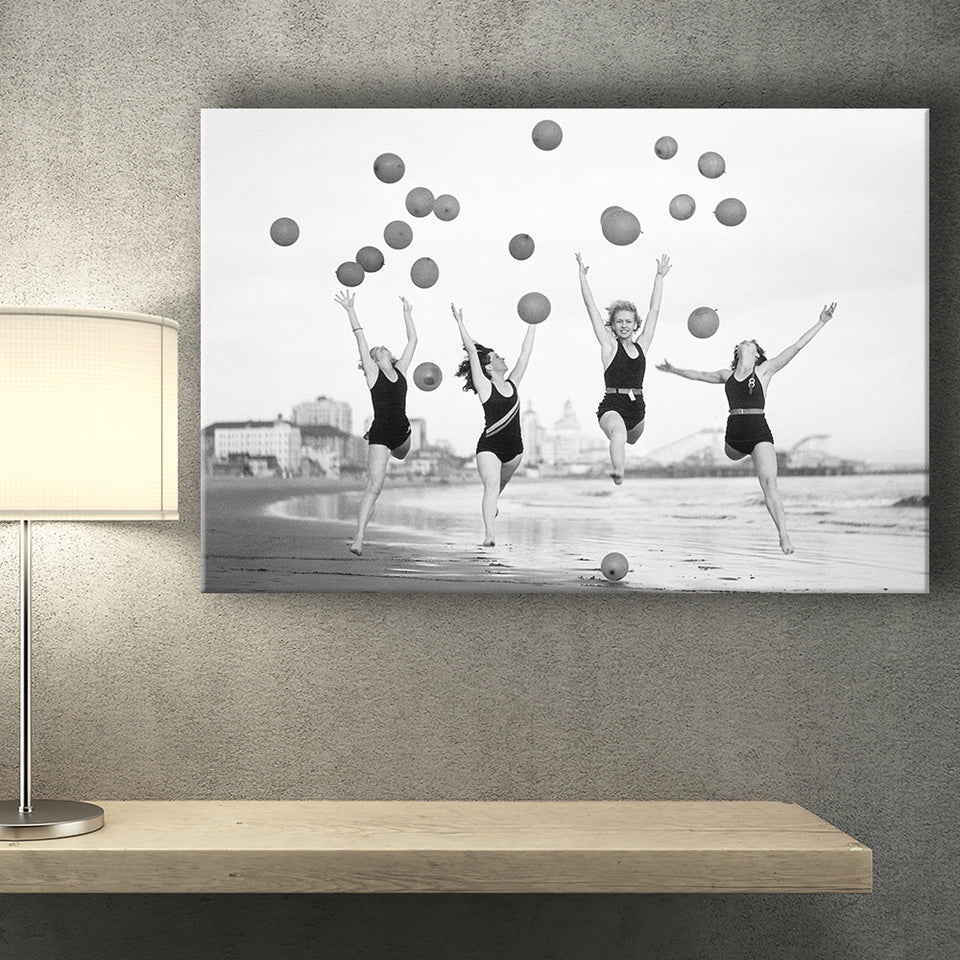 Beach Girls Balloon Black And White Print, Vintage Beach Style Canvas Prints Wall Art Home Decor