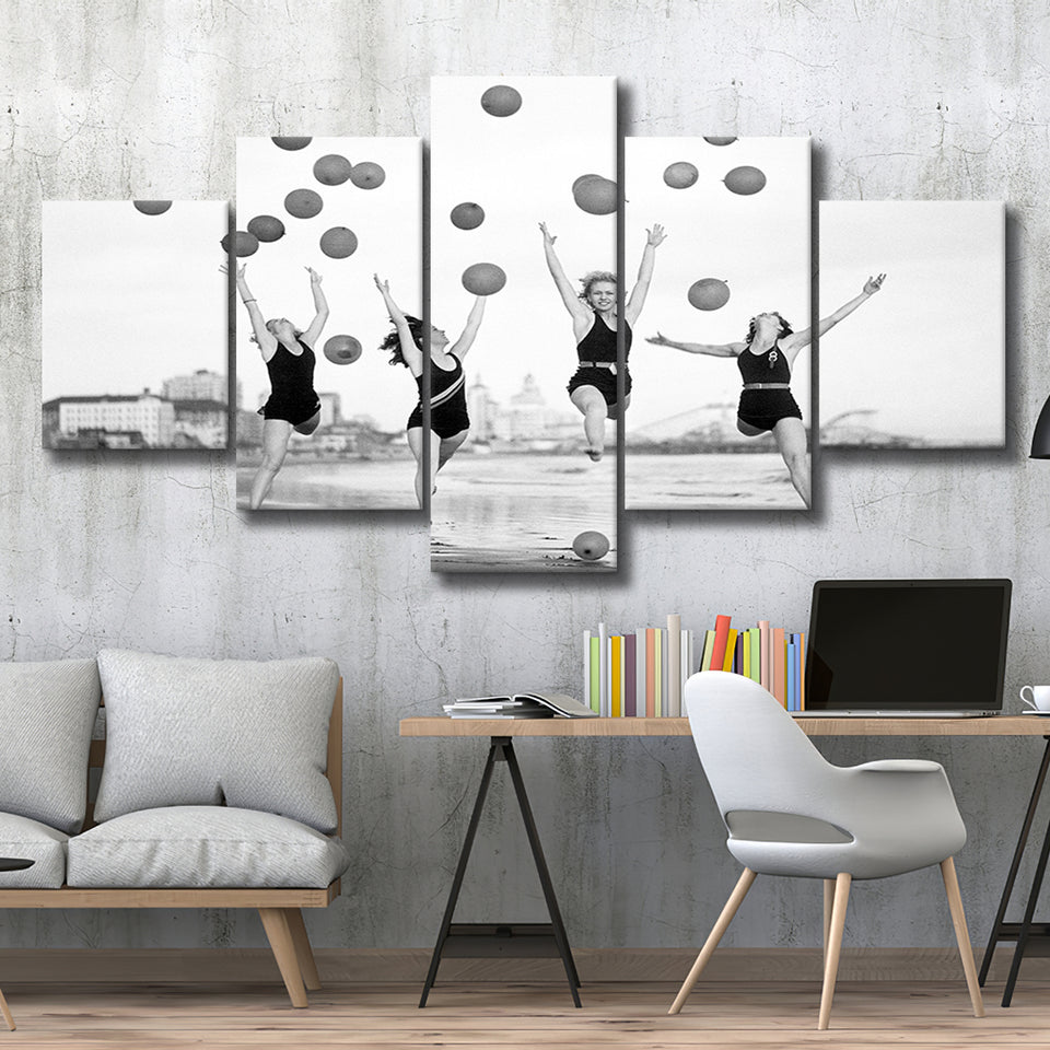 Beach Girls Balloon Black And White Print, Vintage Beach Style 5 Panels, Canvas Prints Wall Art Decor, Large Canvas Art