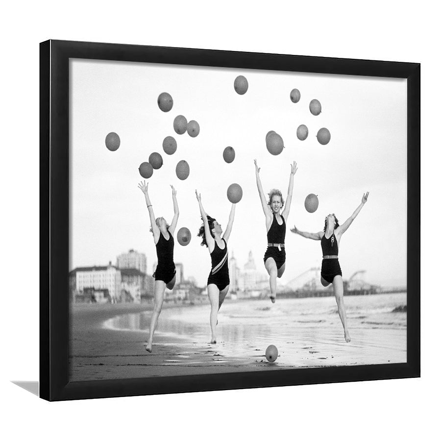 Beach Girls Balloon Black And White Print, Vintage Beach Style Framed Art Prints, Wall Art,Home Decor,Framed Picture