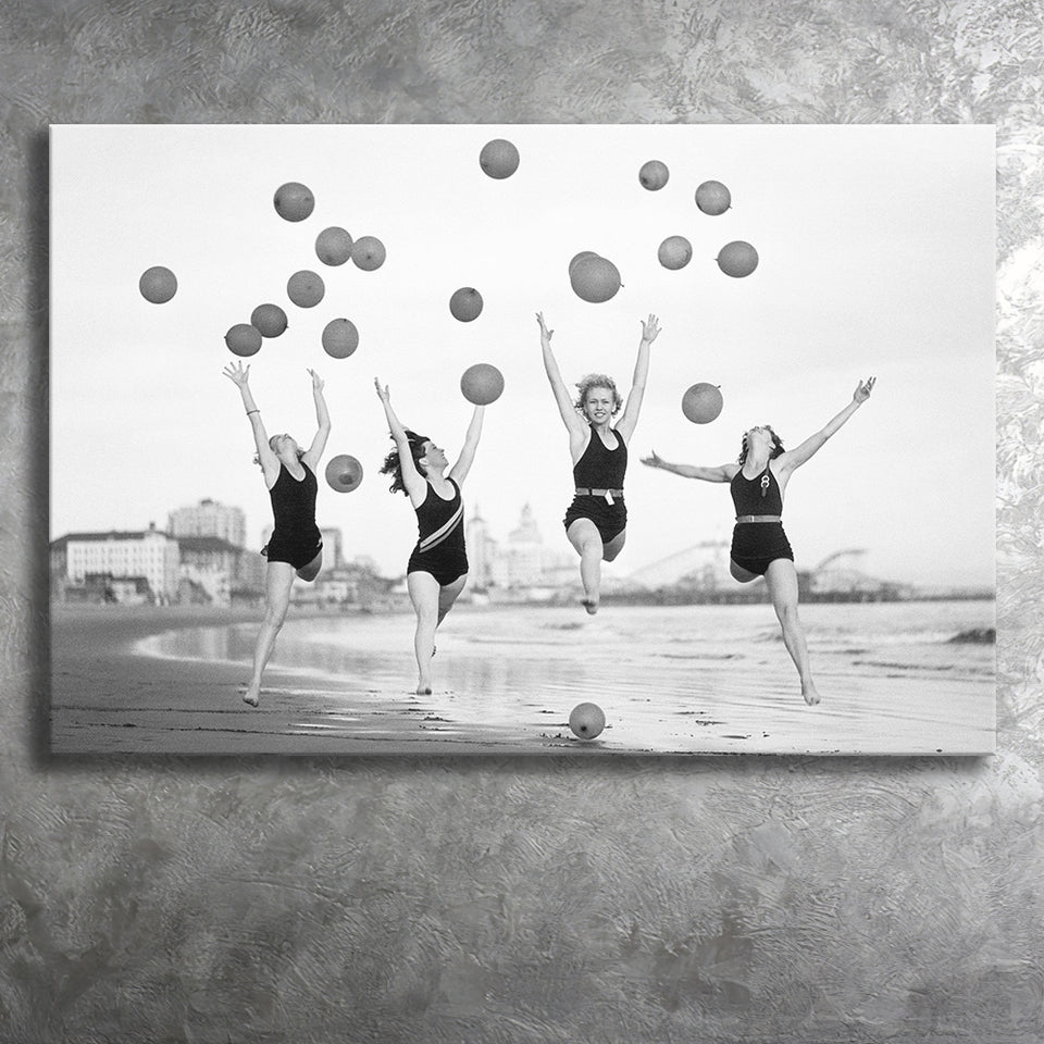 Beach Girls Balloon Black And White Print, Vintage Beach Style Canvas Prints Wall Art Home Decor