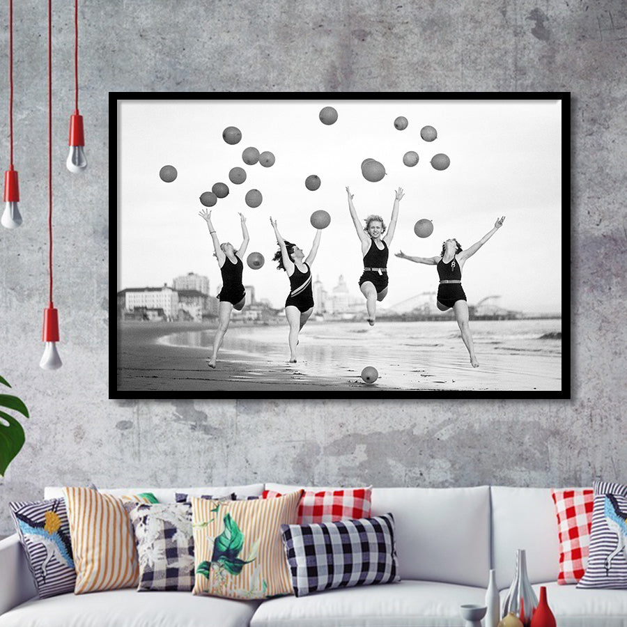 Beach Girls Balloon Black And White Print, Vintage Beach Style Framed Art Prints, Wall Art,Home Decor,Framed Picture