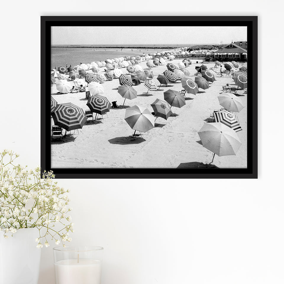 Beach Umbrellas Black And White Print, Vintage Beach Style Framed Canvas Prints Wall Art Home Decor,Floating Frame