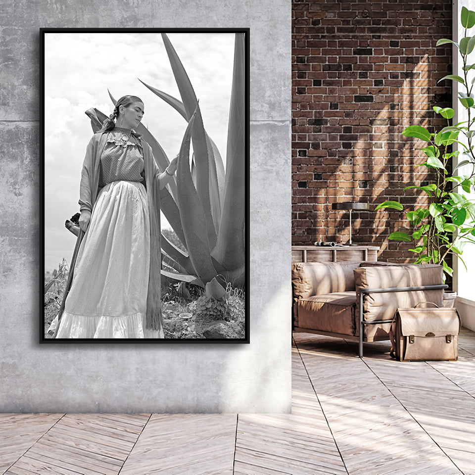 Frida Kahlo Black And White Print, Frida With Agave Plant Art Framed C –  UnixCanvas