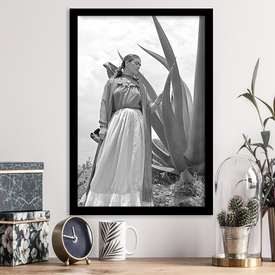 frida plant Frida Kahlo Black And White Print, Frida With Agave Plant Art Framed Art  Print Wall Art Decor,Framed Picture
